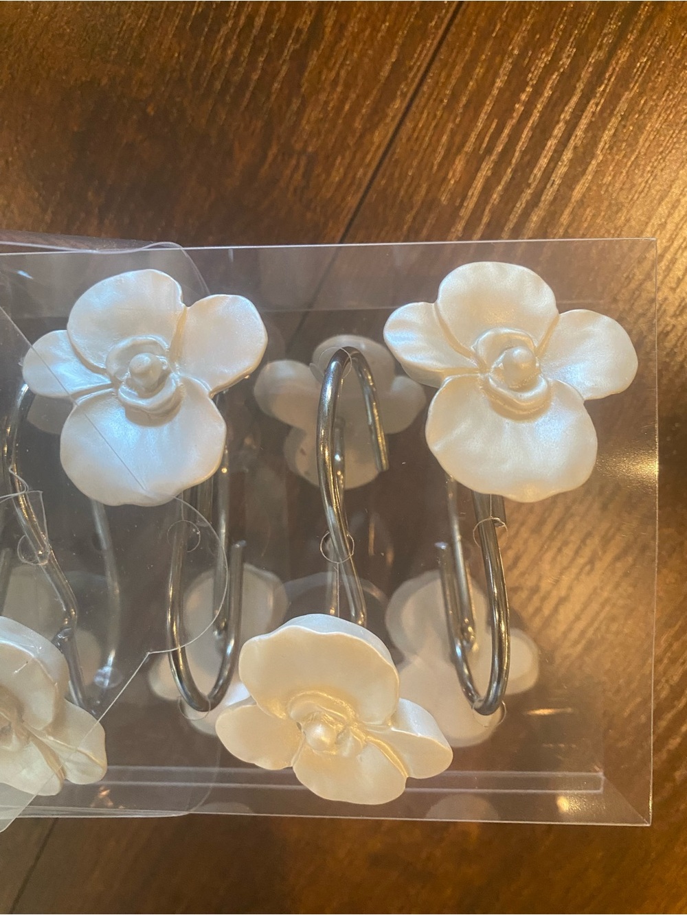Amazon White Floral Shower Curtain Rings with Sculpted Flowers